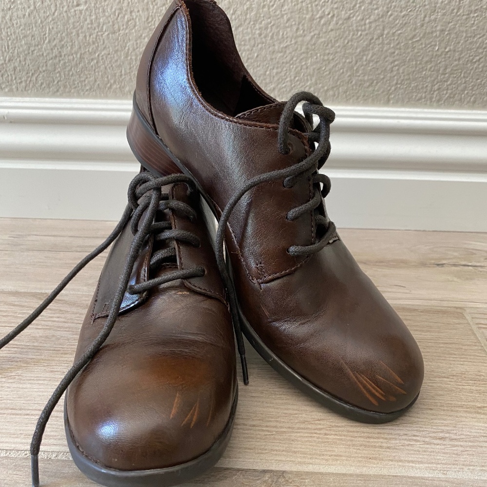 Born Mott Leather Oxfords